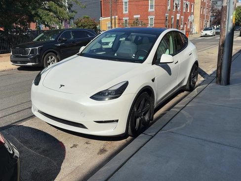 Used 2023 Tesla Model Y Performance AWD/4WD image 2