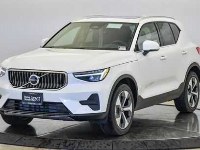 New 2025 Volvo XC40 B5 Core w/ Protection Package Premier