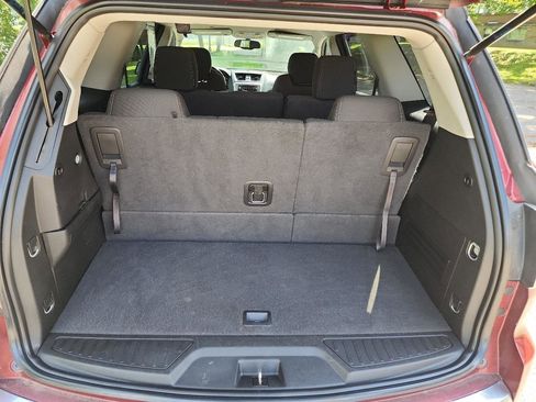 Used 2016 GMC Acadia SLE image 11