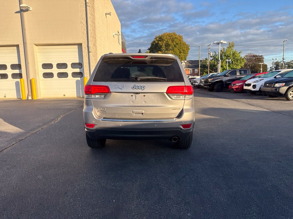 Used 2018 Jeep Grand Cherokee Limited AWD/4WD image 3