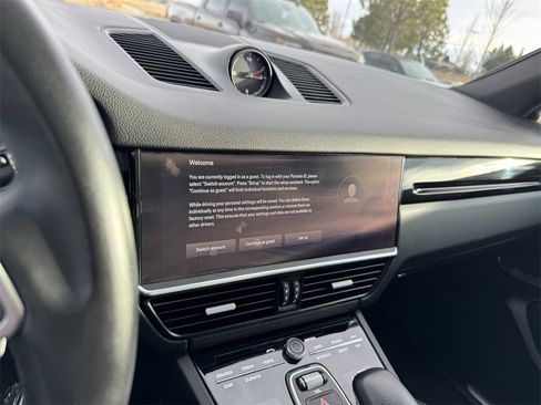 Used 2023 Porsche Cayenne Platinum Edition image 21
