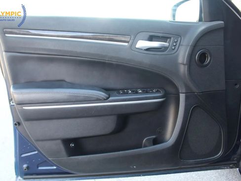 Used 2017 Chrysler 300 Limited image 37