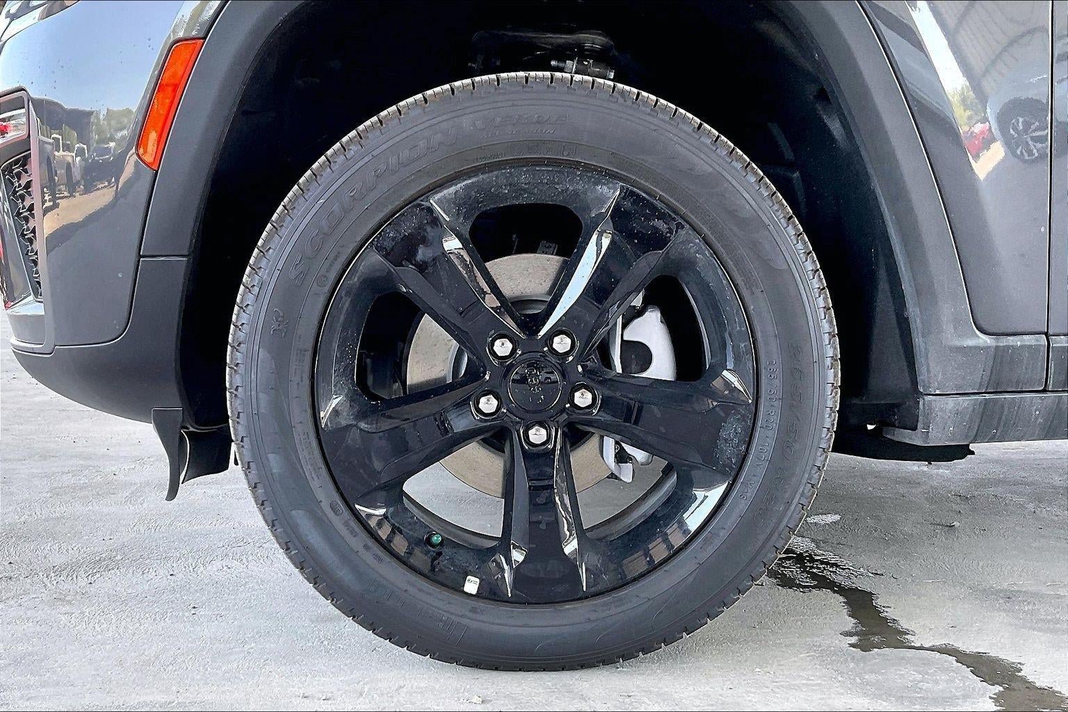 New 2026 Jeep Grand Cherokee Limited w/ Limited Altitude Package AWD/4WD image 11