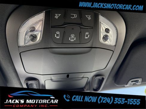 Used 2026 Chrysler Pacifica Limited FWD image 18