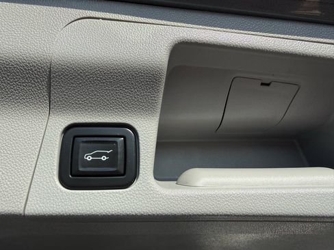 Used 2021 GMC Acadia SLT image 18