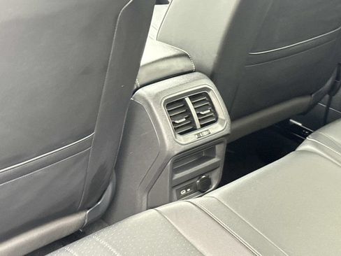 Used 2024 Volkswagen Tiguan SE FWD image 20