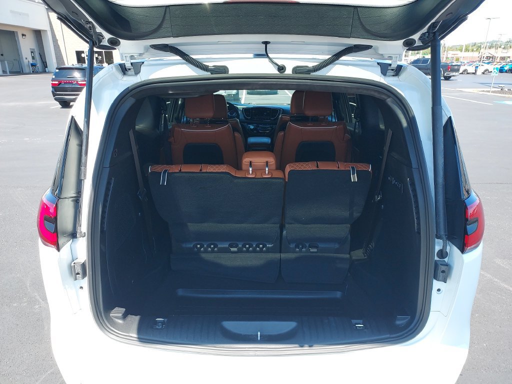 Used 2024 Chrysler Pacifica Pinnacle w/ Trailer Tow Group FWD image 9