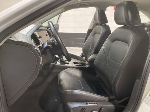 Used 2019 Volkswagen Jetta SEL Premium image 11