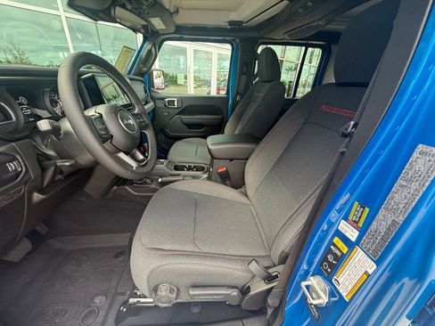 Certified 2025 Jeep Gladiator Rubicon image 11