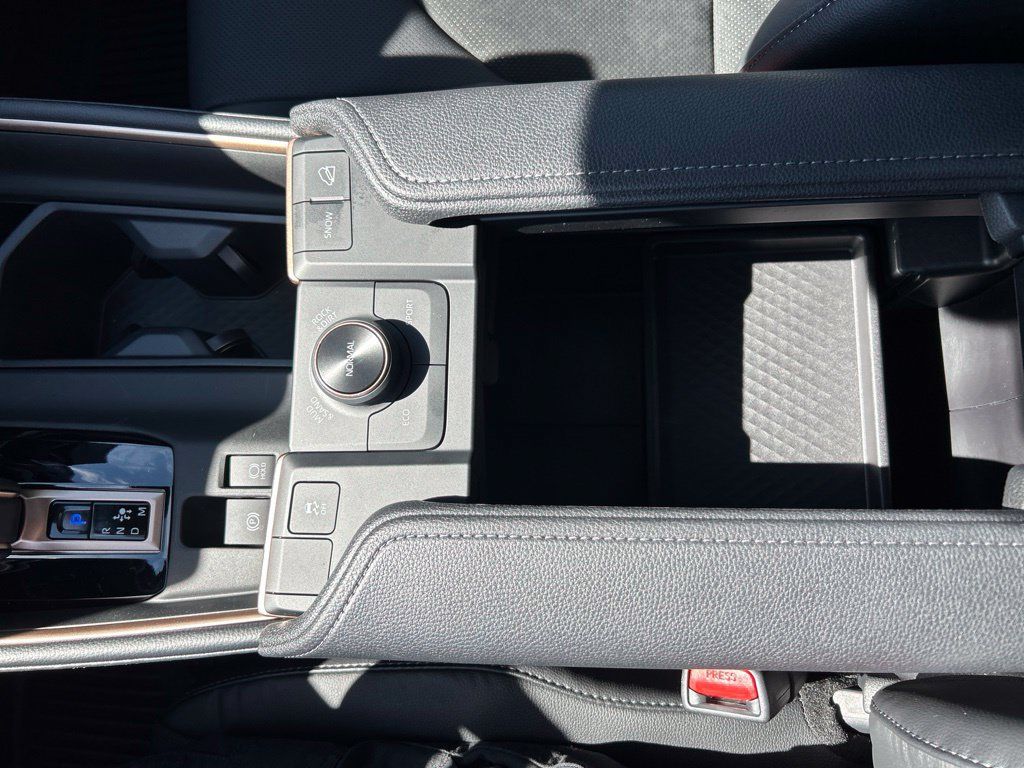 New 2026 Toyota Grand Highlander AWD Hybrid image 23