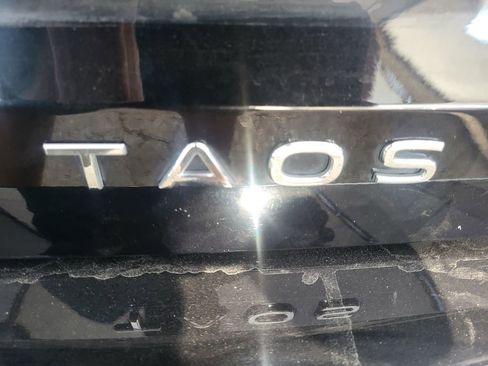 Used 2025 Volkswagen Taos SE image 10