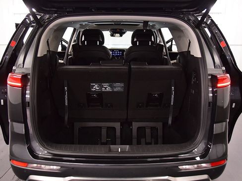 Used 2024 Kia Carnival SX Prestige FWD image 38