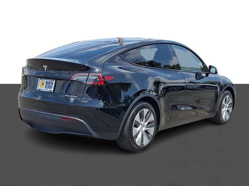 Used 2023 Tesla Model Y Long Range AWD/4WD image 7