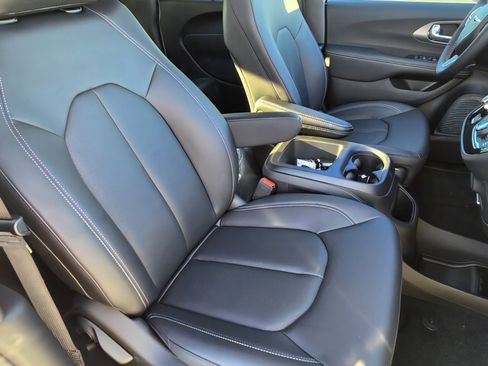 New 2026 Chrysler Voyager LX image 10