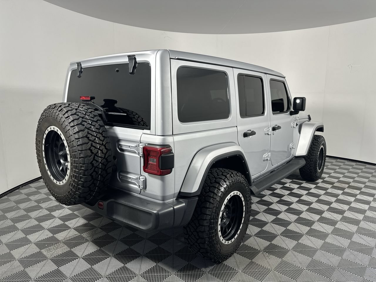 Used 2022 Jeep Wrangler Unlimited Sahara w/ LED Lighting Group AWD/4WD image 19