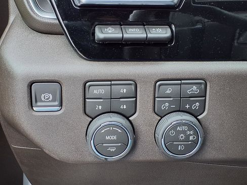 Used 2026 Chevrolet Silverado 1500 LTZ AWD/4WD image 22