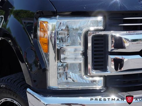 Used 2017 Ford F250 XLT w/ XLT Premium Package AWD/4WD image 8