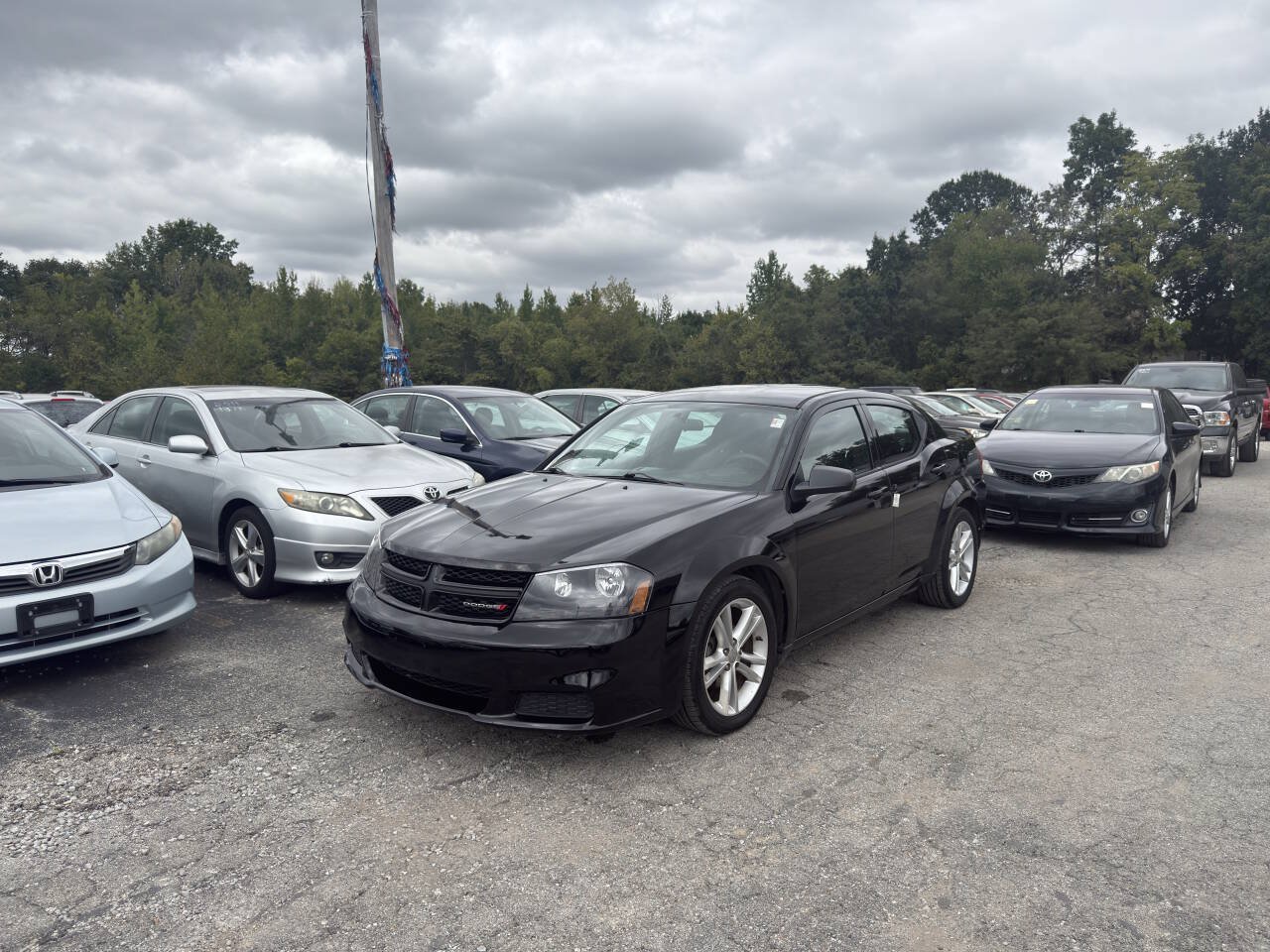 Used 2014 Dodge Avenger SE w/ Rallye Appearance Group FWD image 2