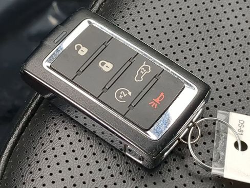 Used 2023 Jeep Grand Cherokee L Limited w/ Luxury Tech Group II image 34