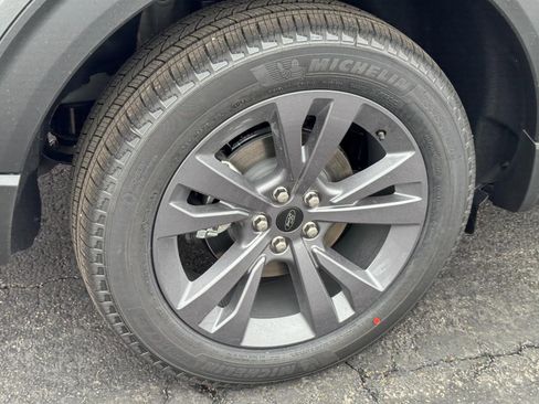 New 2026 Ford Explorer Active w/ Active Comfort Package image 4