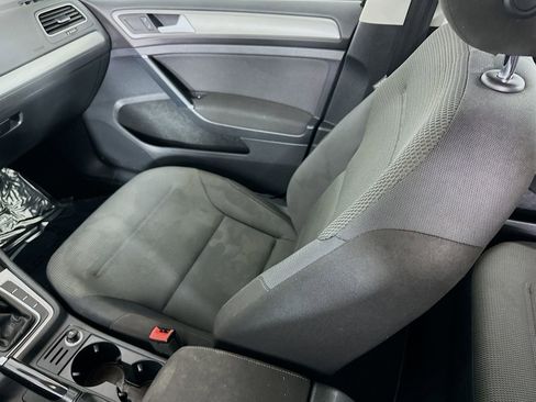 Used 2016 Volkswagen Golf S image 21