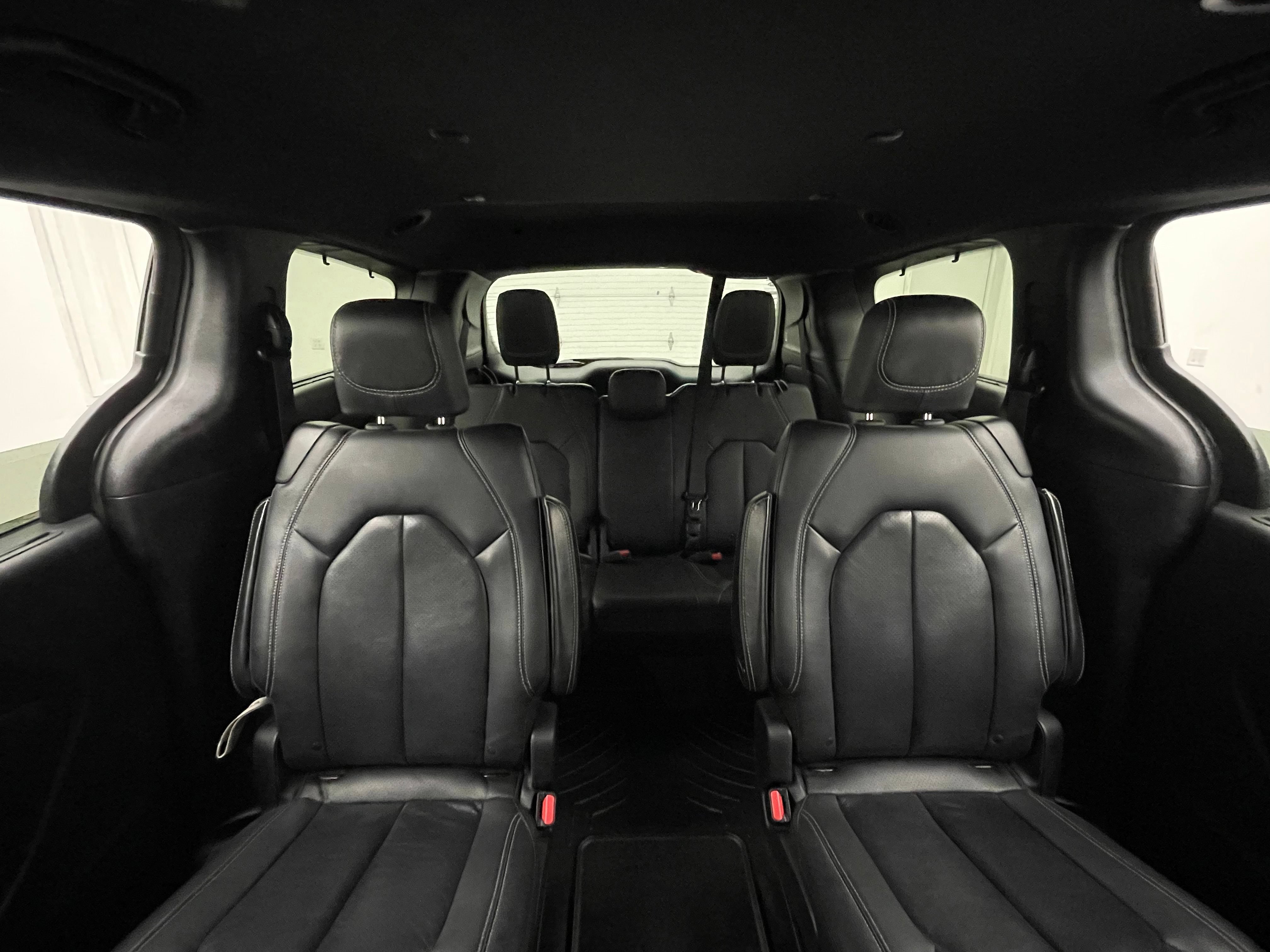 Used 2020 Chrysler Pacifica Touring-L Plus w/ S Appearance Package FWD image 40