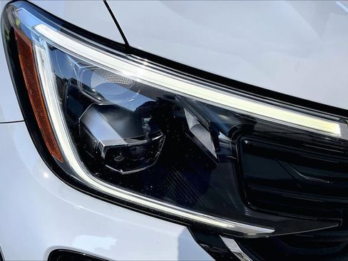 Used 2024 Volkswagen Atlas Cross Sport SE w/ Panoramic Sunroof Package image 28