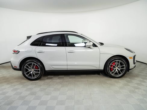 Certified 2024 Porsche Macan S AWD/4WD image 28