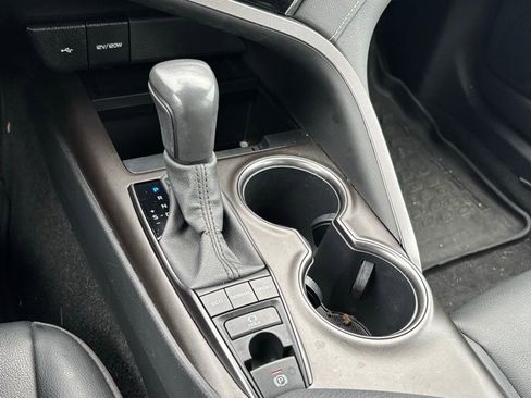 Used 2024 Toyota Camry SE image 11