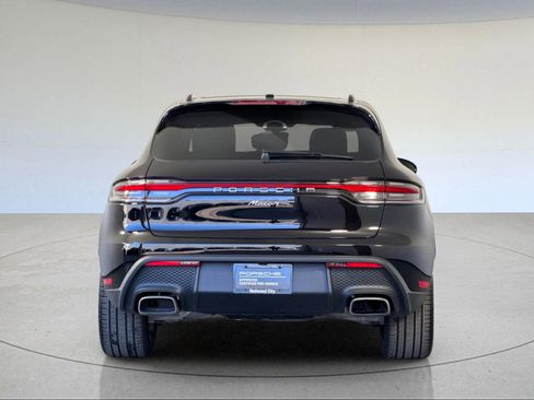 Certified 2025 Porsche Macan image 7