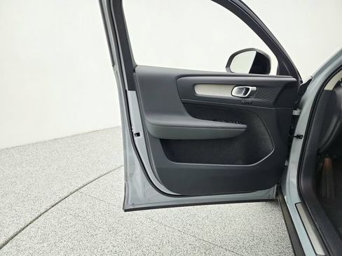 New 2026 Volvo XC40 B5 Plus w/ Protection Package Premier AWD/4WD image 23