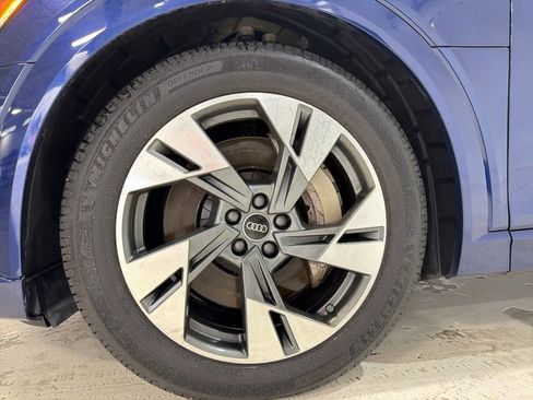 Used 2022 Audi e-tron Premium w/ Convenience Plus Package image 9
