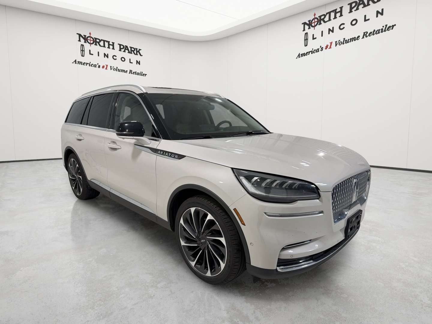 Used 2024 Lincoln Aviator Reserve w/ Equipment Group 201A RWD image 7