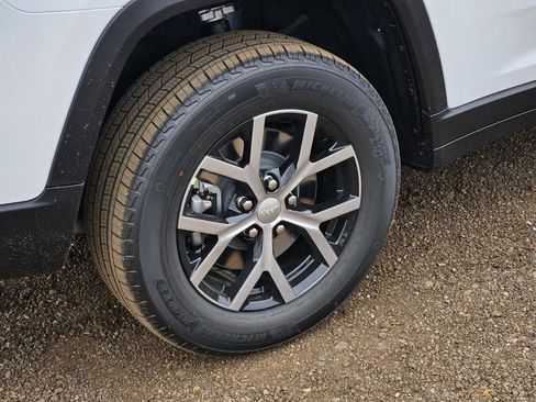 New 2025 Jeep Grand Cherokee L Limited w/ Luxury Tech Group II RWD image 43