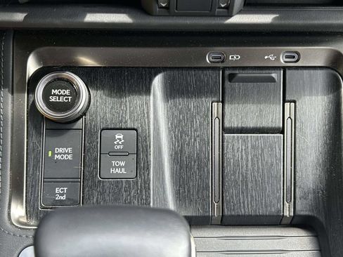 Used 2024 Lexus GX 550 w/ Accessory Package (Z1) AWD/4WD image 17