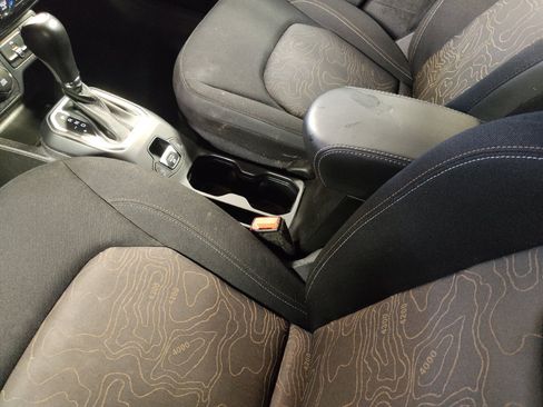 Used 2023 Jeep Renegade Latitude image 26