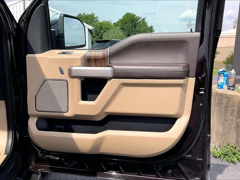 Used 2019 Ford F150 Lariat w/ Equipment Group 502A Luxury AWD/4WD image 31
