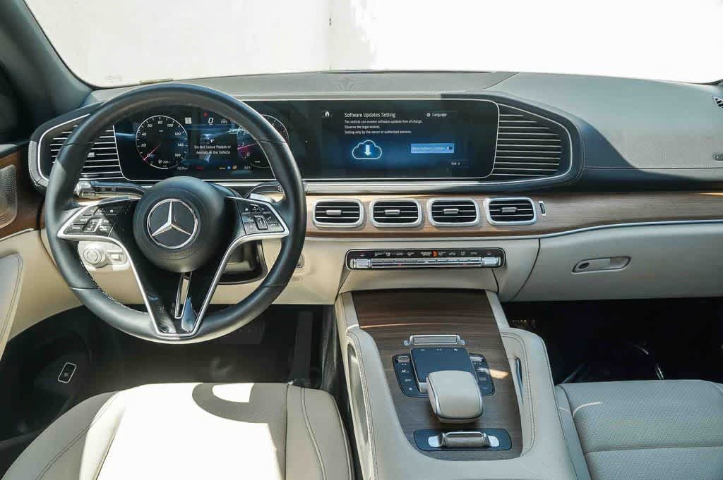 Used 2024 Mercedes-Benz GLS 450 4MATIC image 12