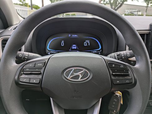 Used 2024 Hyundai Venue SE FWD image 20