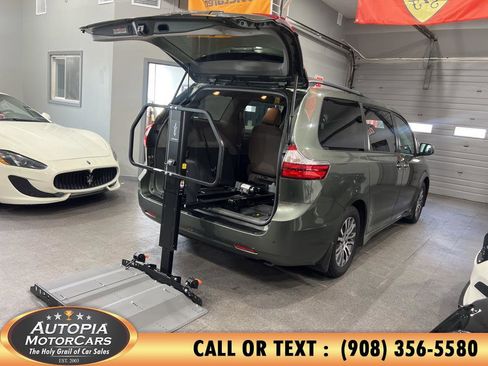 Used 2019 Toyota Sienna XLE image 6