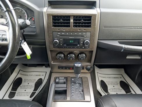 Used 2011 Jeep Liberty Limited w/ Chrome Accents Group AWD/4WD image 47