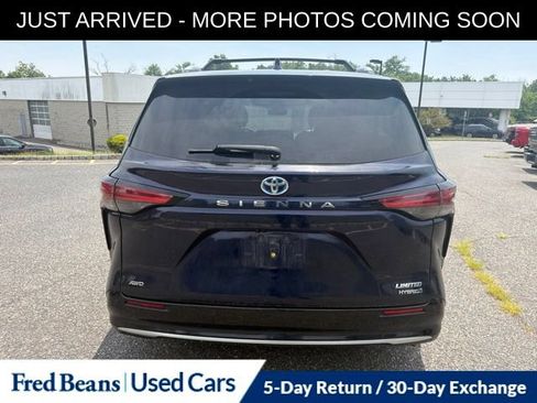 Used 2023 Toyota Sienna Limited AWD/4WD image 7