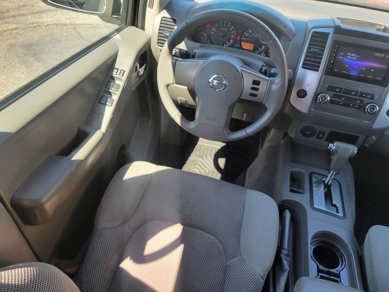 Used 2011 Nissan Frontier SV RWD image 23