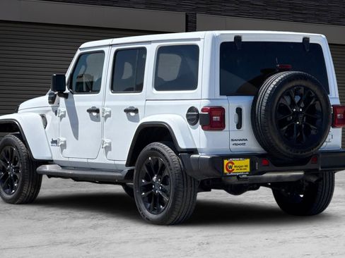Used 2025 Jeep Wrangler Unlimited Sahara AWD/4WD image 6