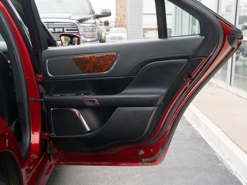 Used 2017 Lincoln Continental Select w/ Technology Package image 31