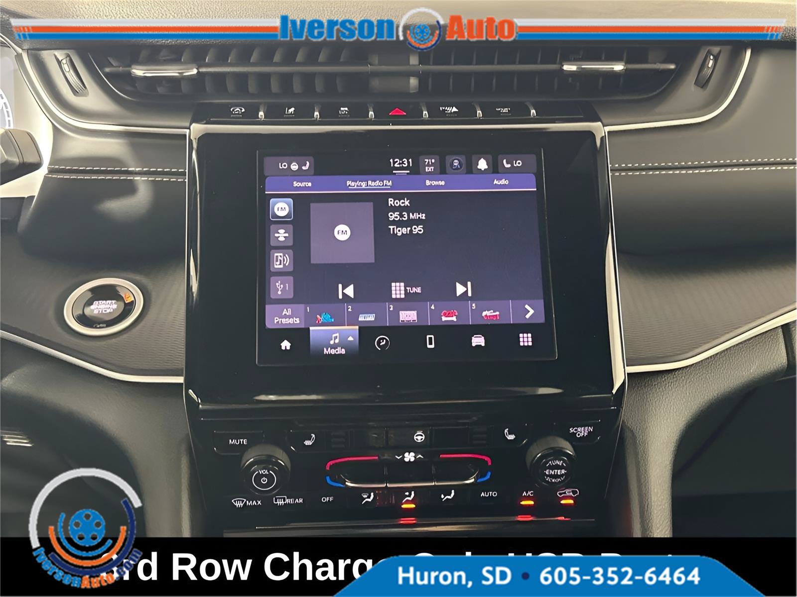 Used 2024 Jeep Grand Cherokee L Altitude AWD/4WD image 24