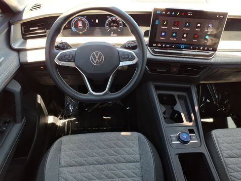 Certified 2025 Volkswagen Tiguan S FWD image 22