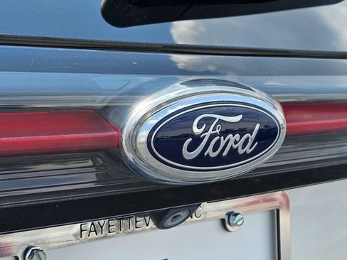Used 2017 Ford Edge Titanium w/ Equipment Group 301A FWD image 15