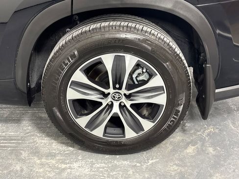 Certified 2024 Toyota Highlander XLE FWD image 33