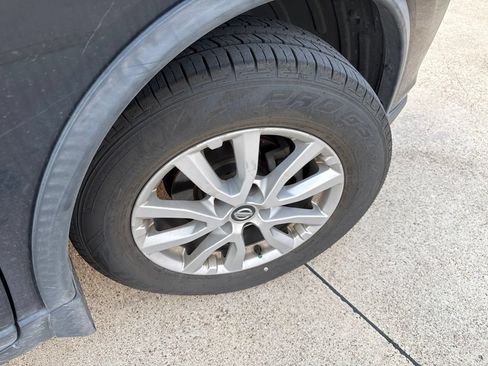 Used 2017 Nissan Rogue SV FWD image 15